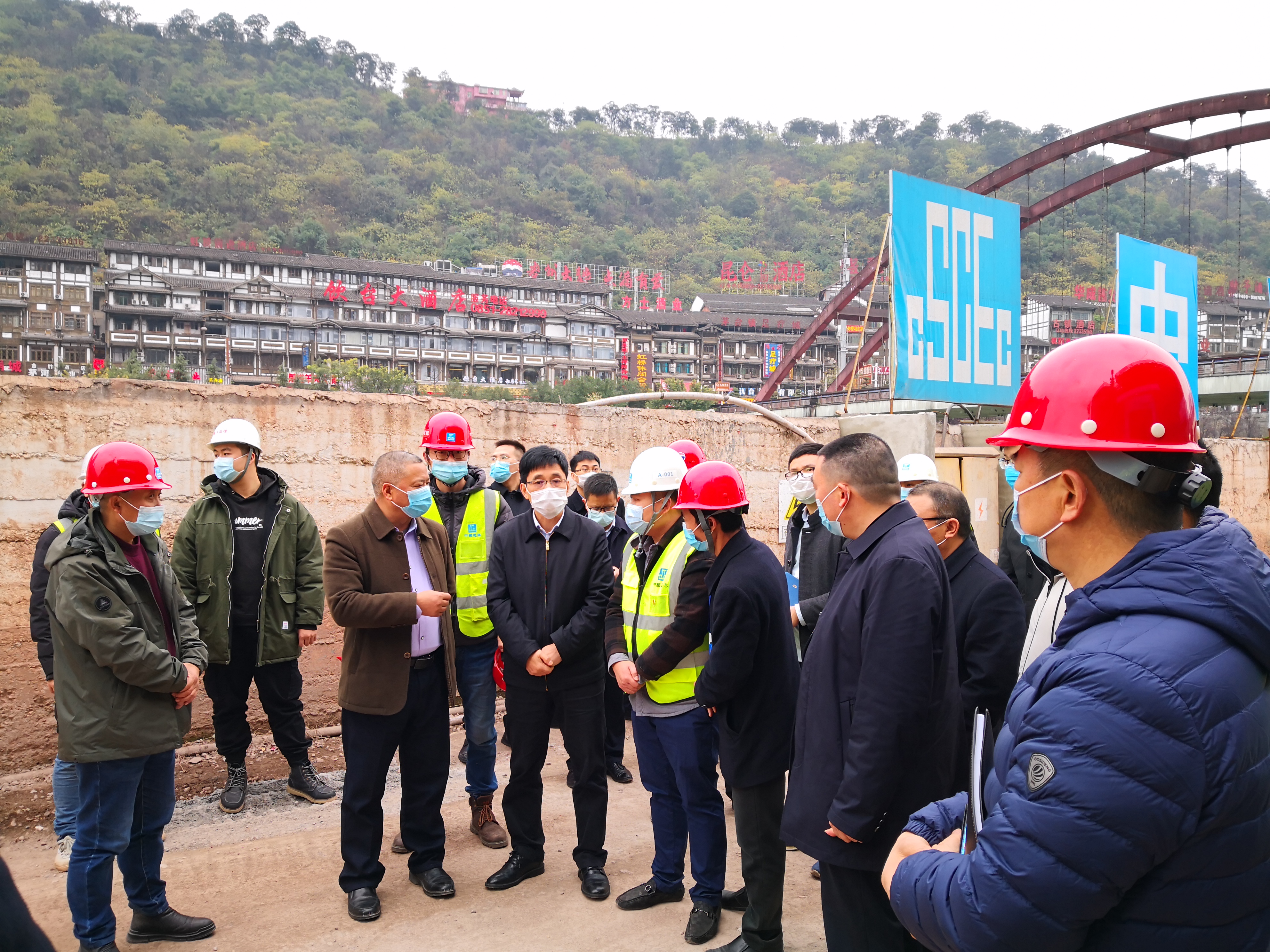 茅台集团党委副书记,总经理李静仁一行到茅台历史文化街项目调研